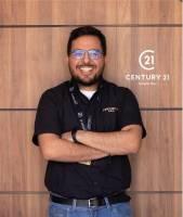 Andrés Saravia (Asistente)