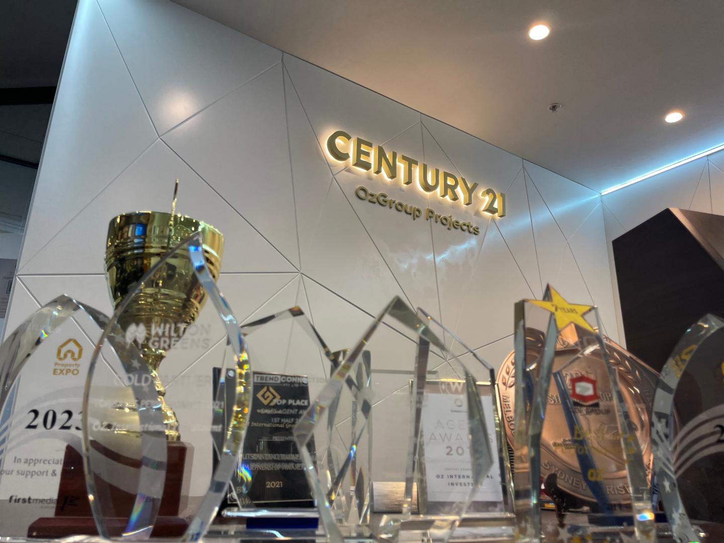 CENTURY 21 OzGroup Projects