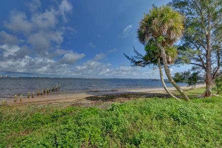 4730 NE Indian River Drive, Jensen Beach, Floryda 34957, USA