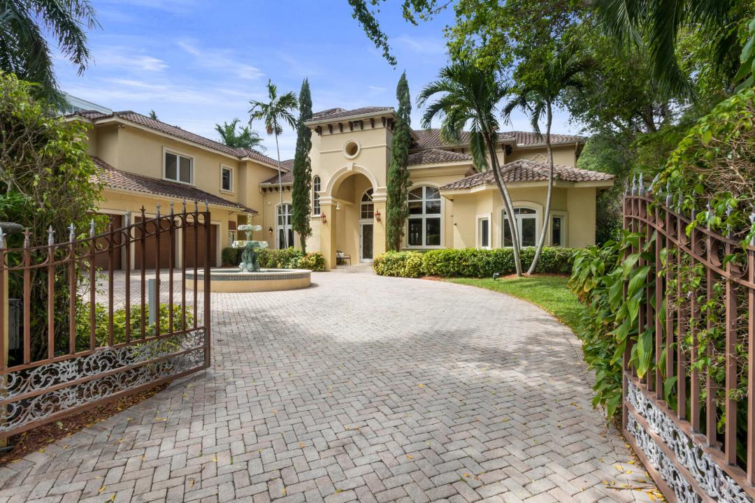 102 Basin Drive, Delray Beach, Florida 33483