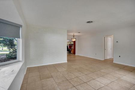 1690 NE 170th Street, North Miami Beach, Floryda 33162, USA