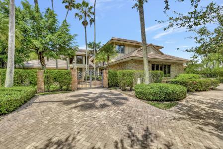 10025 Vestal Place, MAPLEWOOD ISLE, Coral Springs, Florida 33071
