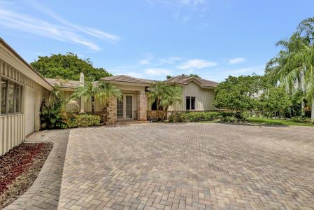 10025 Vestal Place, MAPLEWOOD ISLE, Coral Springs, Florida 33071