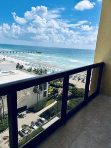 16275 Collins Avenue 802, Sayan, Sunny Isles Beach, Floryda 33160, USA