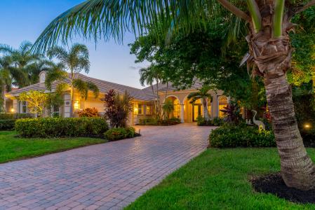 1528 SE Ballantrae Court, Port Saint Lucie, Florida 34952
