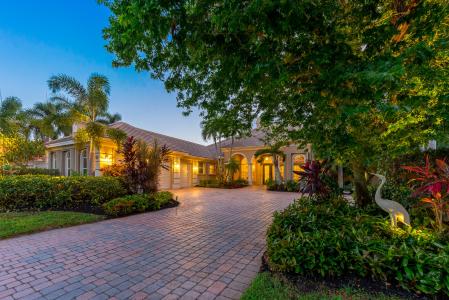 1528 SE Ballantrae Court, Port Saint Lucie, Florida 34952
