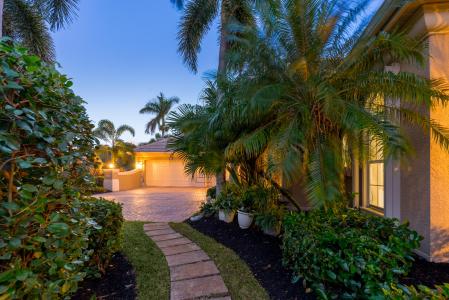 1528 SE Ballantrae Court, Port Saint Lucie, Florida 34952