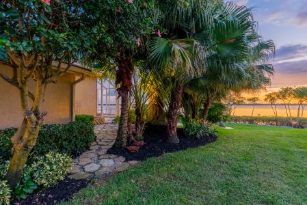 1528 SE Ballantrae Court, Port Saint Lucie, Florida 34952