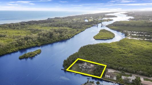 9399 SE Delafield Street, Hobe Sound, Florida 33455, USA