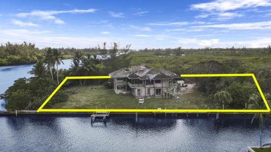 9399 SE Delafield Street, Hobe Sound, Florida 33455, USA