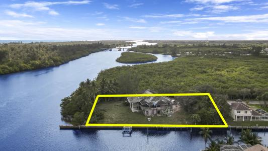 9399 SE Delafield Street, Hobe Sound, Florida 33455, USA