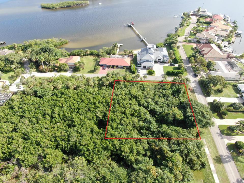 4200 SE Peterson Lane, Stuart, Florida 34997