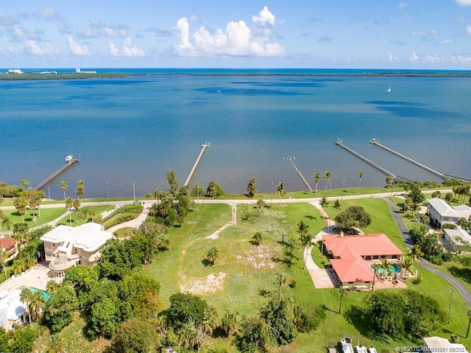 2829 S Indian River Drive, Fort Pierce, Florida 34982