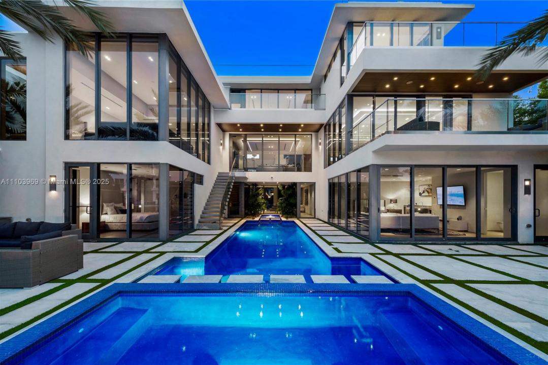 440 Mola Ave, Fort Lauderdale, FL 33301