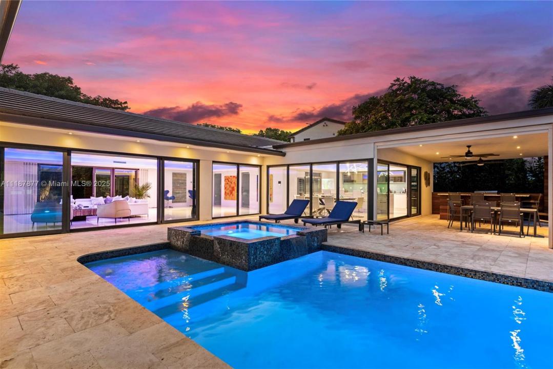 1025 Diplomat Pkwy, Hollywood, FL 33019