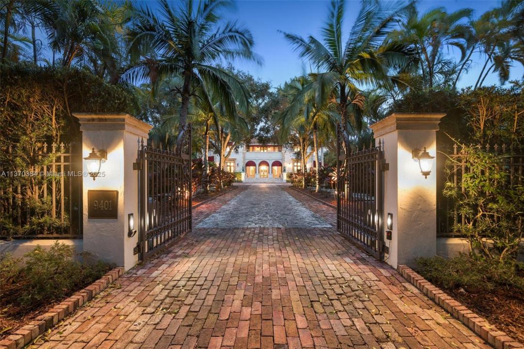 9401 Journeys End Rd, Coral Gables, FL 33156