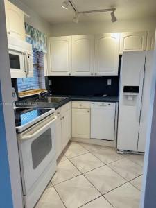 9620 Sunrise Lakes Blvd 306, Sunrise, Florida 33322, USA