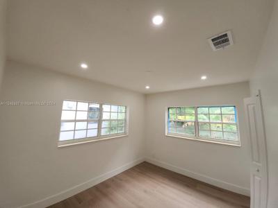 North Miami Beach, Florida 33162, USA