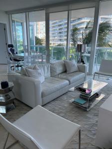 1000 S Pointe Dr 405, Miami Beach, Florida 33139, USA