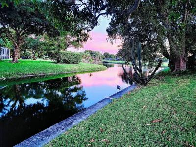 5700 White Hickory Cir, Tamarac, Florida 33319, USA