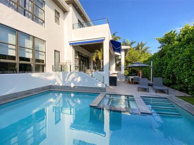116 W Mashta Dr, Key Biscayne, Florida 33149, USA