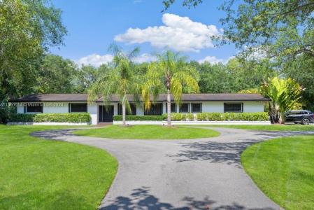 10840 SW 67th Ave, Pinecrest, Florida 33156, USA