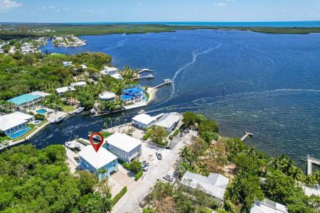 68 S Bass Avenue, Key Largo, Florida 33037, USA