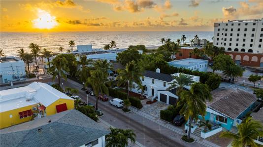 320 Polk St, Hollywood, Florida 33019, USA