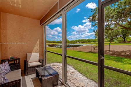 3001 W Rolling Hills Cir 110, Davie, Florida 33328, USA