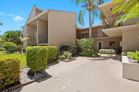 7521 NW 86th Ter 201, Tamarac, Florida 33321, USA