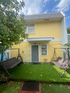 631 NW 10th St 631, Miami, Florida 33136, USA