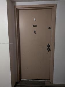 4166 Inverrary Dr 301, Lauderhill, Florida 33319, USA