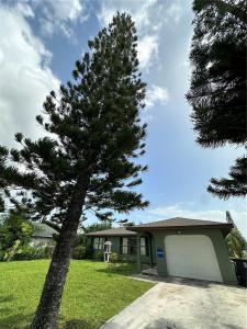 474 SE Thornhill Dr, Port St. Lucie, Florida 34983, USA