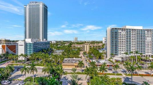 3901 S Ocean Dr 11S, Hollywood, Florida 33019, USA