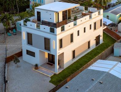9 Mockingbird Rd, Key Largo, Florida 33037, USA