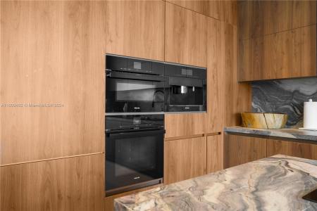 90 SW 3rd St PH-14, Miami, Florida 33130, USA