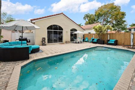 955 Azure Ln, Weston, Florida 33326, USA