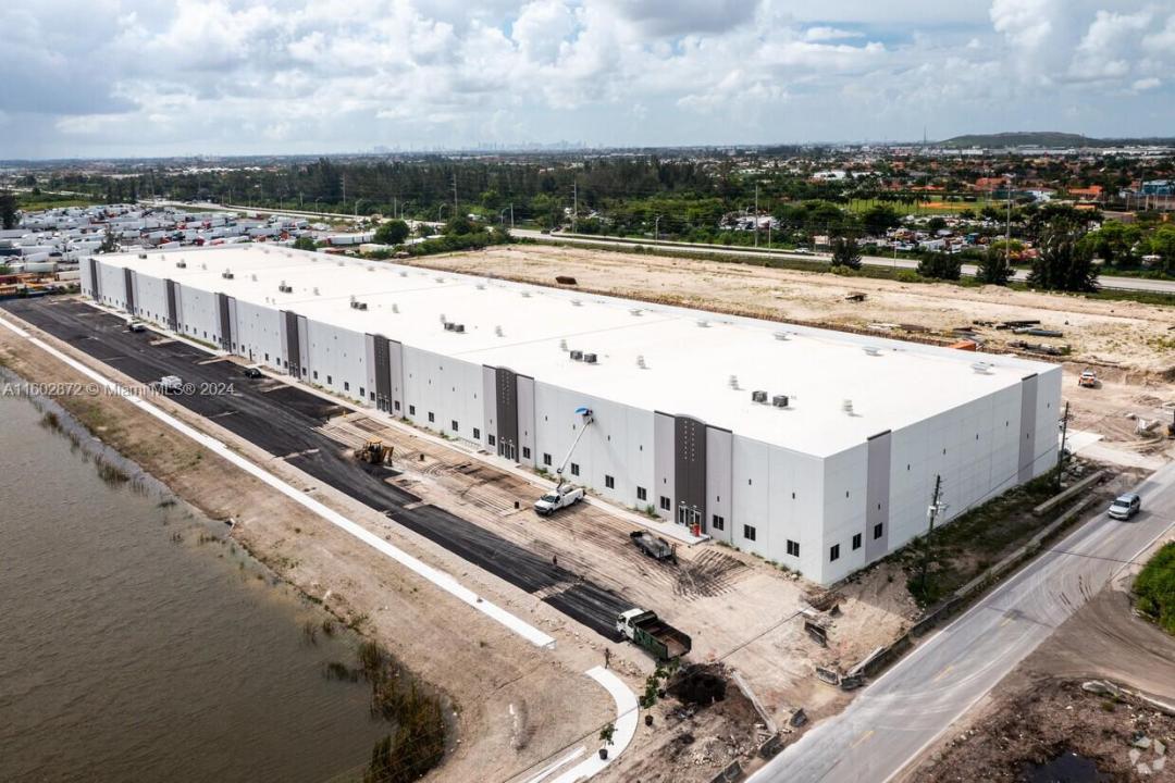 400 E 41st St, Hialeah, FL 33013