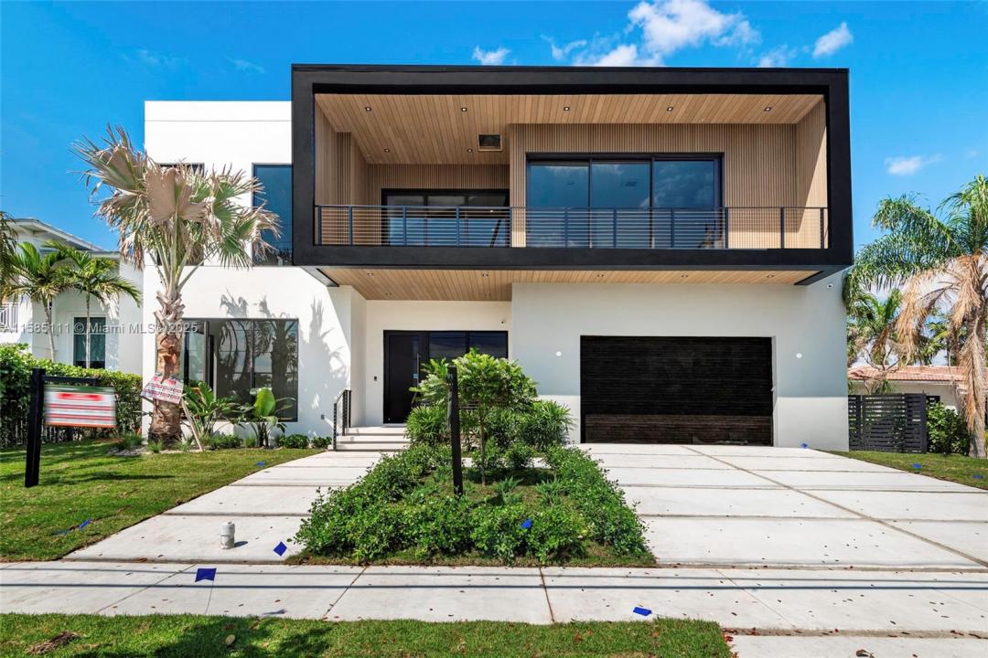13080 N Bayshore Dr, North Miami, FL 33181