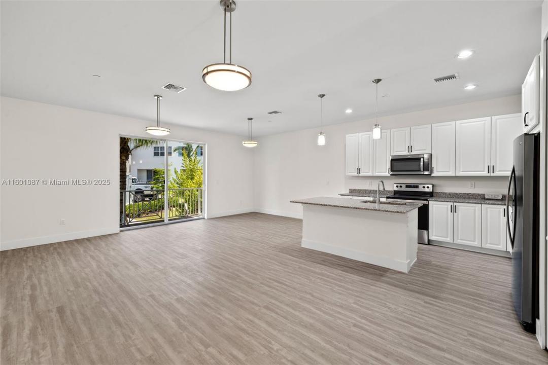 5865 E SHELL COVE DR 105, Cape Coral, FL 33914