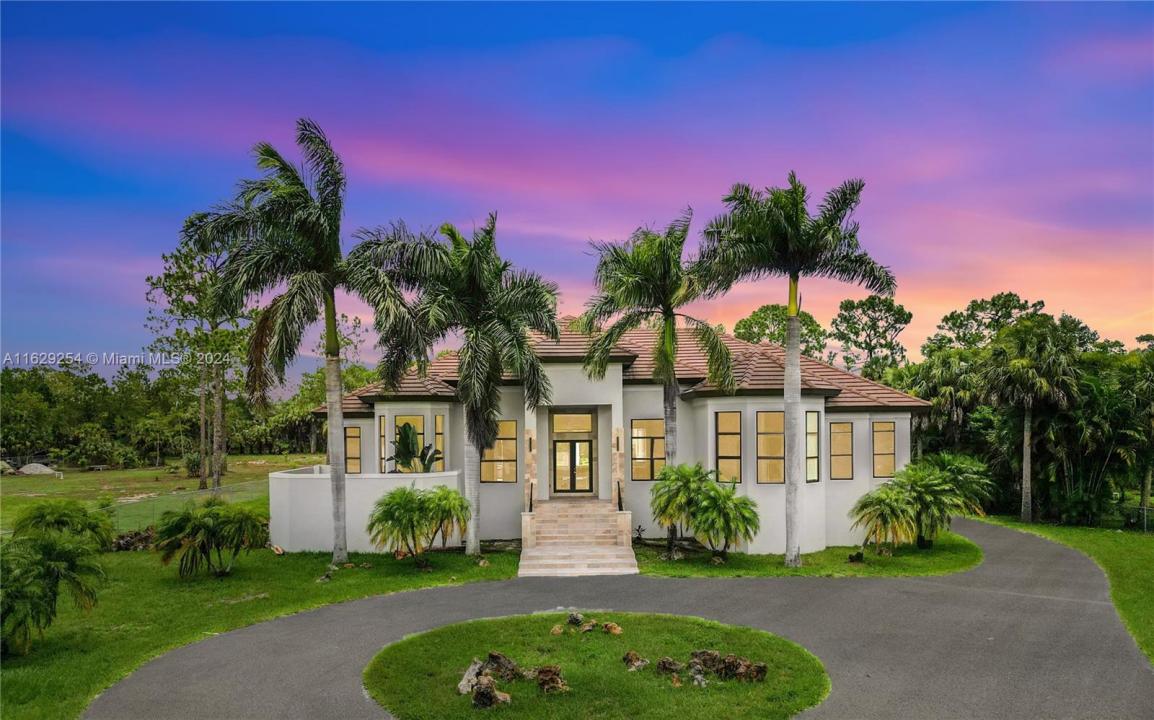 1361 W GOLDEN GATE BLVD, Naples, FL 34120