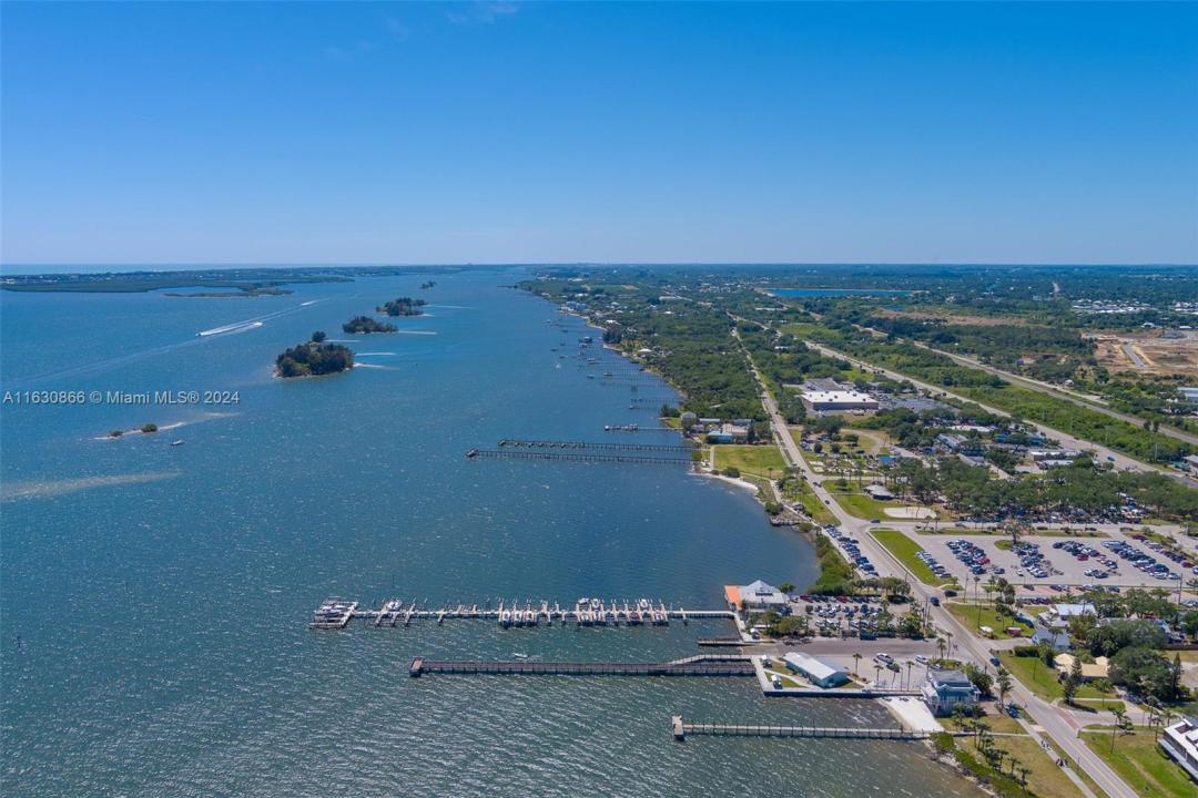 806 Indian River Dr, Sebastian, FL 32958