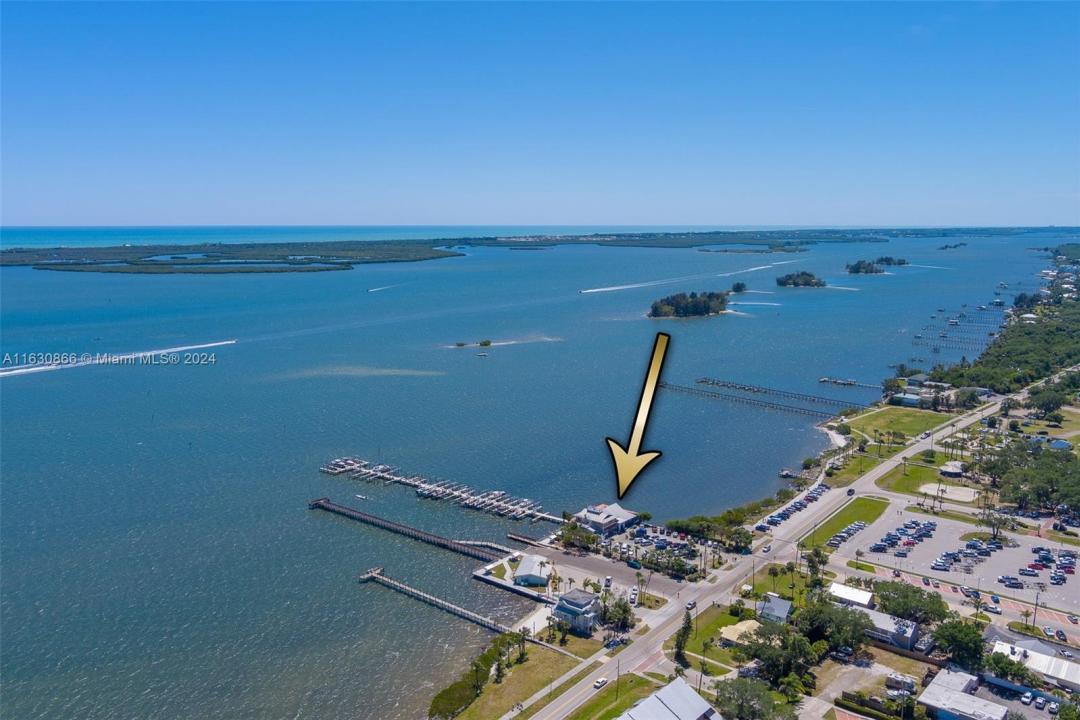 806 Indian River Dr, Sebastian, FL 32958