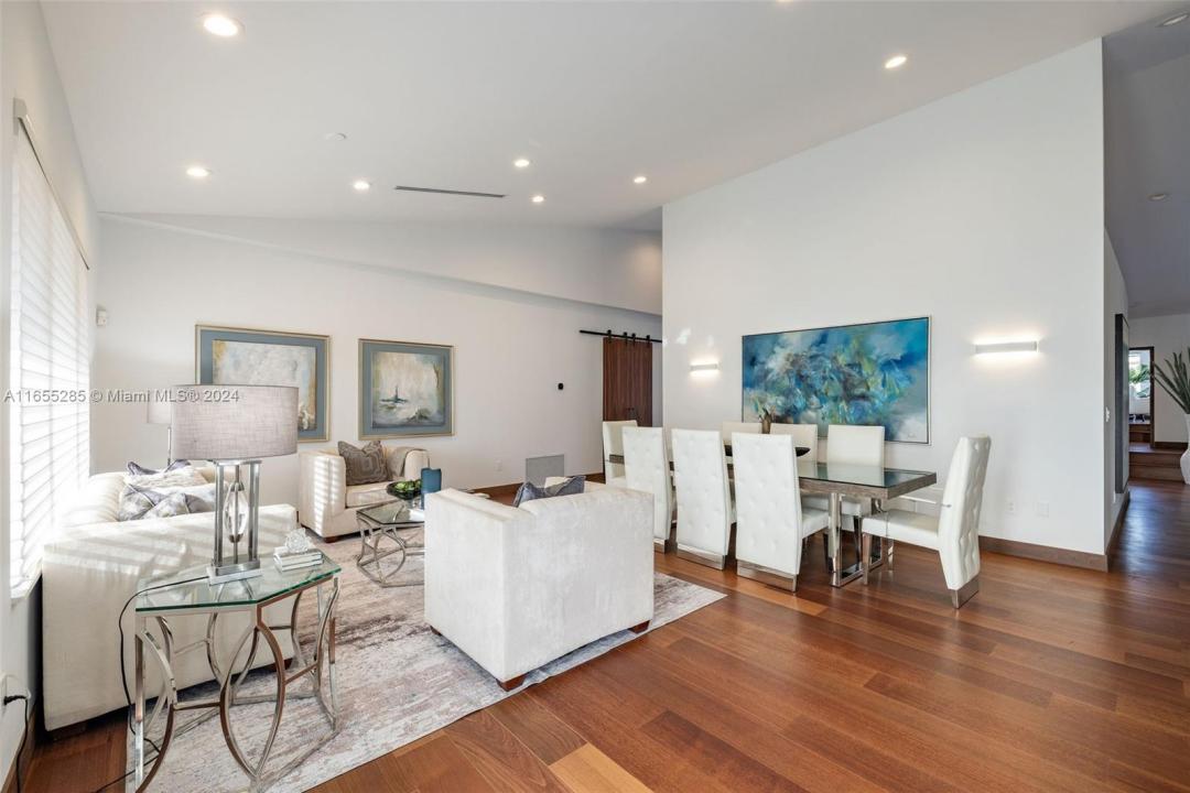 543 Hibiscus Dr, Hallandale Beach, FL 33009