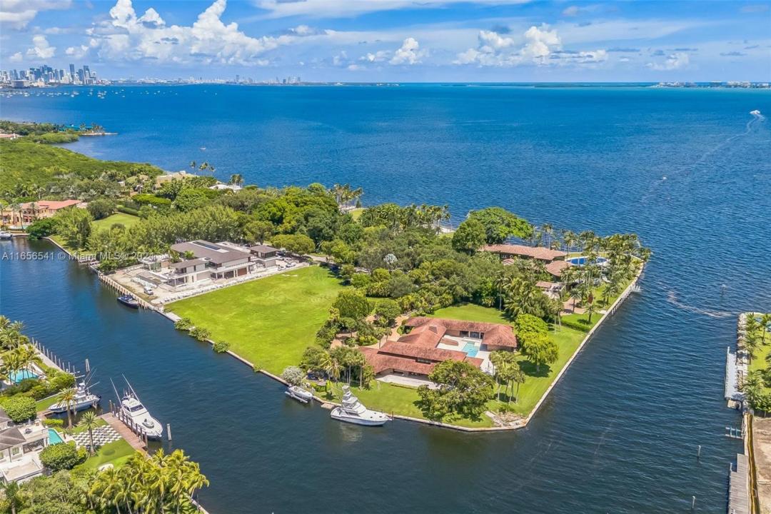 10 Casuarina Concourse, Coral Gables, FL 33143