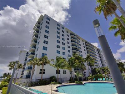 7501 E Treasure Dr 2L, North Bay Village, Florida 33141, USA