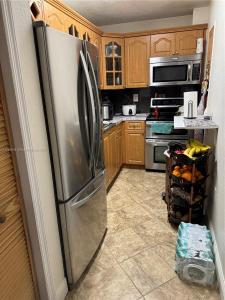 4717 NW 7th St 203-10, Miami, Florida 33126, USA