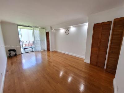 851 Three Islands Blvd 302, Hallandale Beach, Florida 33009, USA