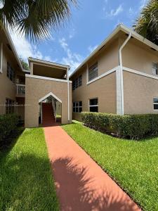 824 Twin Lakes Dr 18-F, Coral Springs, Florida 33071, USA