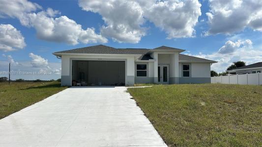 559 David, La Belle, Florida 33935, USA